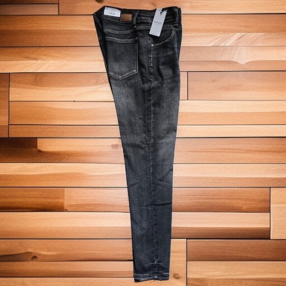 NWT JUDY BLUE (15/32) Gray/Black Yoke Distressed Skinny Fit Stretchy Jeans - Picture 4 of 7